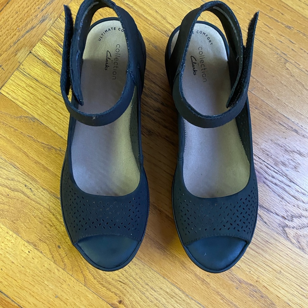 Clark’s Wedge Sandal Ankle-Strap Comfort Shoe - Black - Picture 7 of 7